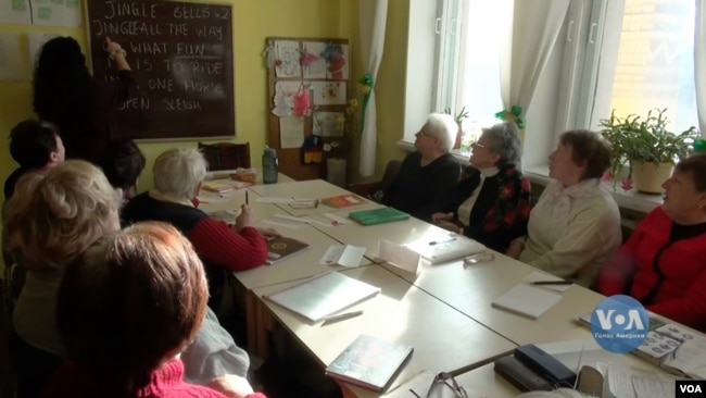 F16501A1 1FC0 4CB1 89D7 03D8F099539A w650 r1 s - Американка навчає українських бабусь англійської мови (Радіо Свобода) - rai.ua