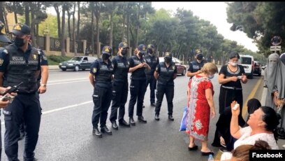 “Tovuz işi” üzrə həbsdə olan şəxslərin ailə üzvləri Parlament prospektini bağlamağa cəhd edib