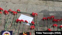 Hommage aux victimes d'Ankara, après l'attentat survenu le 13 mars 2016, et revendiqué le 17 mars par une branche dissidente du PKK.