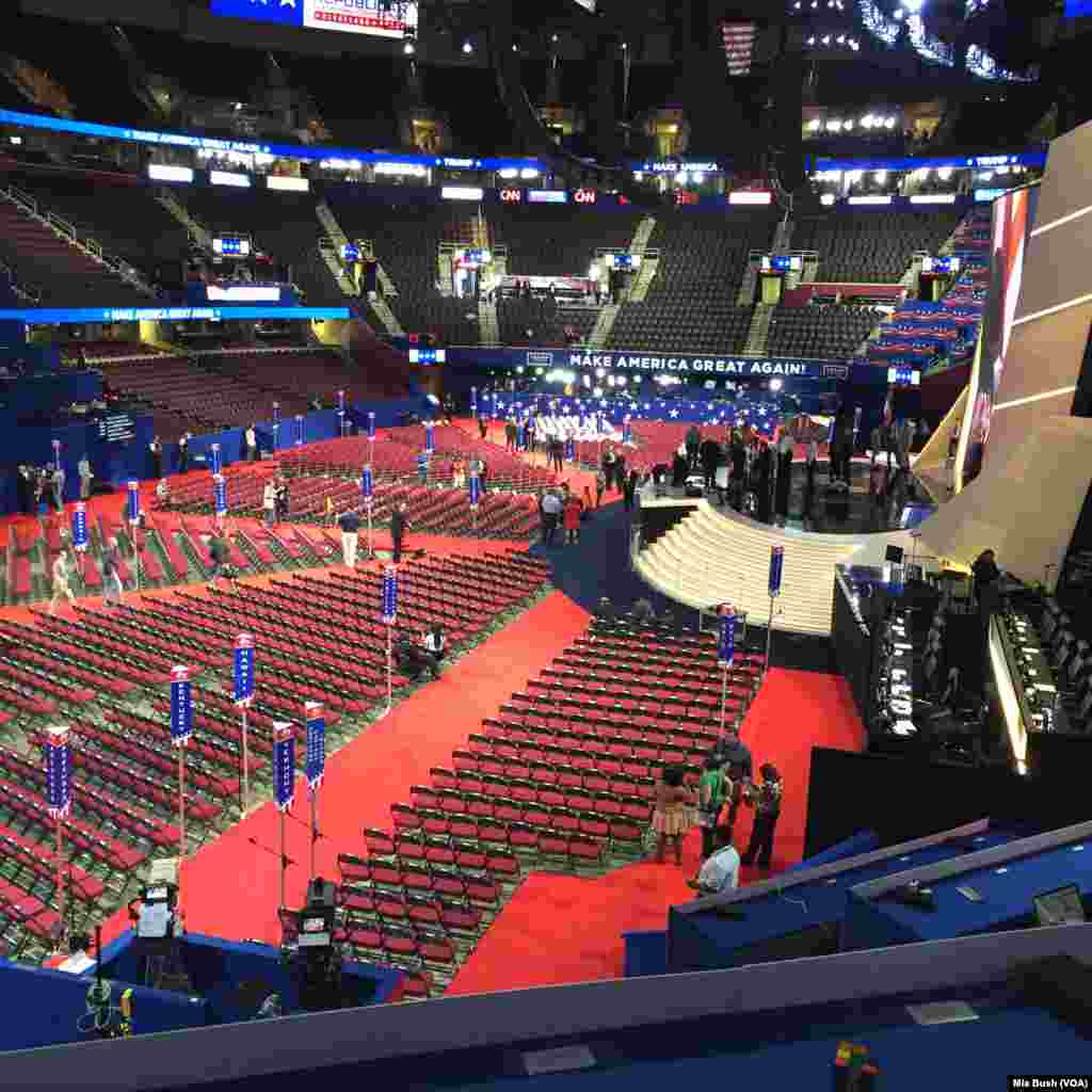 Convention workers and media work on the floor of the arena where the Republican National Convention is being held, in Cleveland, July 21, 2016.