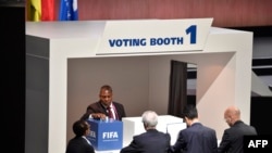 An official casts his ballot in the vote to decide on the FIFA presidency in Zurich, Switzerland, May 29, 2015.