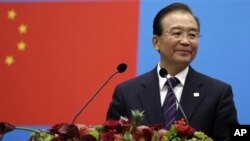 Perdana Menteri Wen Jia Bao minta maaf kepada publik karena tidak cukup cepat mengambil langkah-langkah untuk mendorong reformasi ekonomi di Tiongkok (foto: dok).