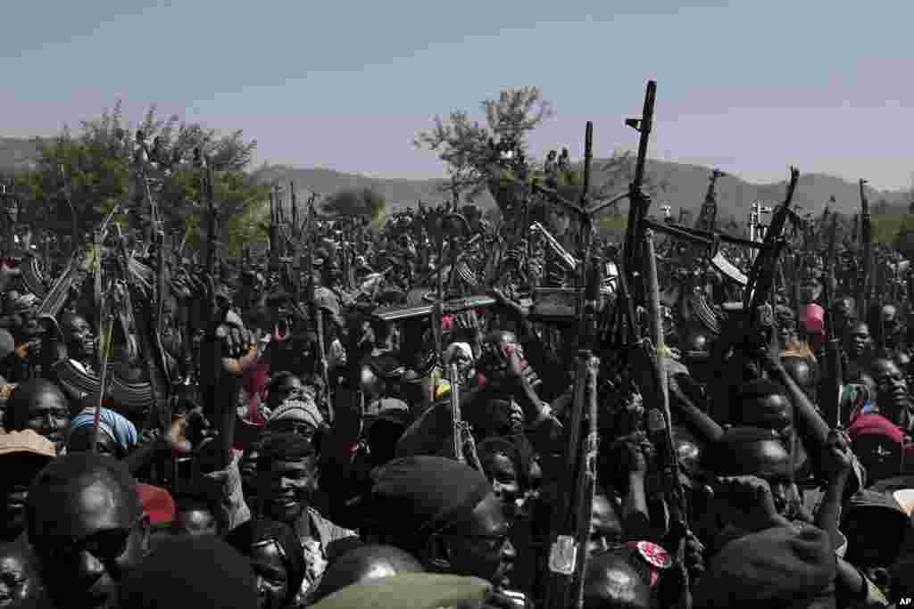 گروهی از شورشیان سودانی تحت رهبری عادل عزیز ال&zwnj;هیلو در سودان.