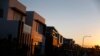 资料照：夕阳映照着正在修建中的悉尼百万美元住宅区。（2014年8月14日）