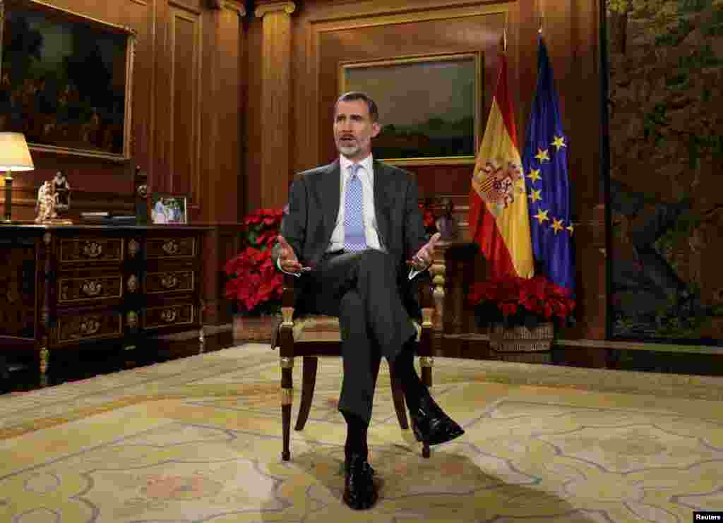 西班牙国王费利佩六世在2017年12月23日于西班牙马德里的扎尔扎拉宫发表传统的圣诞节演讲。
