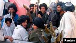 تا هنوز منابع رسمی طالبان گزینش رهبر شاخۀ مخالف ملا اختر محمد منصور را تایید نکرده اند.
