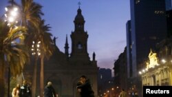 Archivo - La Plaza de Armas en Santiago, Chile, es vista en esta foto del 18 de junio de 2015.