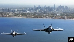 3月2日國際航空展上﹐兩架澳大利亞皇家空軍戰機飛越墨爾本上空