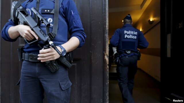 El departamento en donde se escondieron los terroristas, ubicado en la tercera planta de un edificio del distrito de Schaerbeek, fue registrado en diciembre.