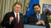 Американский представитель на переговорах Дэн Мулейни и представитель ЕС Игнасио Гарсия-Берсеро (архивное фото)