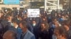 تداوم اعتراضات معیشتی در ایران؛ صدها کارگر ساختمانی در مقابل مجلس تجمع کردند