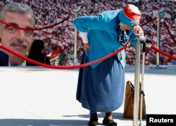 A woman mourns at the grave of former Prime Minister Rafik al-Hariri during the 10th anniversary of his assassination, in Beirut, Feb. 14, 2015.