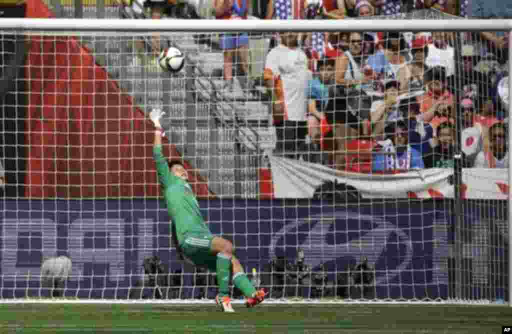 Japan's goalkeeper Ayumi Kaihori tries but can't save a goal scored by United States' Carli Lloyd during the first half of the FIFA Women's World Cup soccer championship in Vancouver, British Columbia, Canada, Sunday, July 5, 2015. (AP Photo/Elaine Thomps