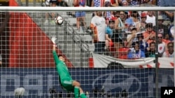 Japan's goalkeeper Ayumi Kaihori tries but can't save a goal scored by United States' Carli Lloyd during the first half of the FIFA Women's World Cup soccer championship in Vancouver, British Columbia, Canada, Sunday, July 5, 2015. (AP Photo/Elaine Thomps