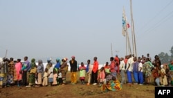 Several thousand Congolese refugees have crossed the Ugandan border, July 22, 2012.