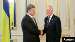 Вице-президент США Джон Байден и президент Украины Петр Порошенко