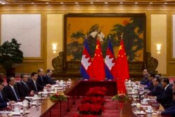 Cambodian Prime Minister Hun Sen, second right, meets with Chinese Premier Li Keqiang, second left, at the Great Hall of the People in Beijing, China, Tuesday, Jan. 22, 2019. (AP Photo/Ng Han Guan, Pool)