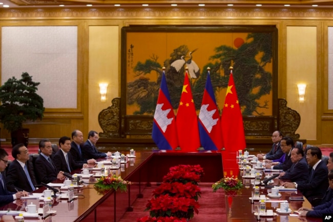 Cambodian Prime Minister Hun Sen, second right, meets with Chinese Premier Li Keqiang, second left, at the Great Hall of the People in Beijing, China, Tuesday, Jan. 22, 2019. (AP Photo/Ng Han Guan, Pool)