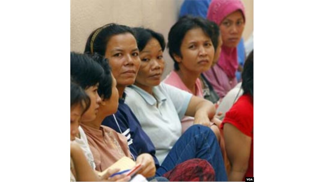 TKI di Malaysia yang mengalami penyiksaan oleh majikannya berkumpul di shelter kedutaan Indonesia di Kuala Lumpur (foto dok. tahun 2009).
