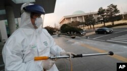 Očekuje se prema najavama srpskog ministra zdravlja da će korona virus stići i u Srbiju, Foto: (AP/Ahn Young-joon)