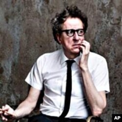 拉什主演改编自果戈里短篇小说的《狂人日记》