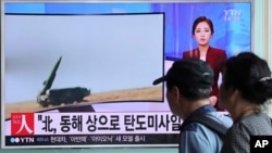 People watch a TV news program reporting about North Korea's missile launch, at the Seoul Train Station in Seoul, South Korea, Sept. 5, 2016.