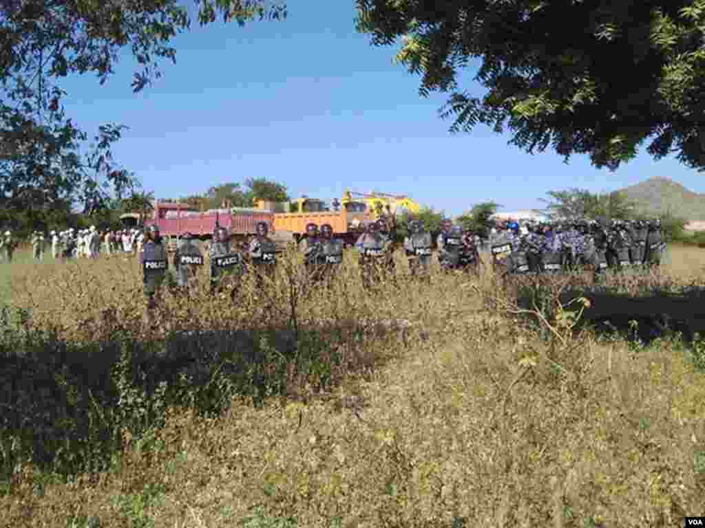 Police at the Letpadaung copper mine in northern Myanmar prepare for a confrontation with protesters, Dec. 22, 2014. (photographer unknown)