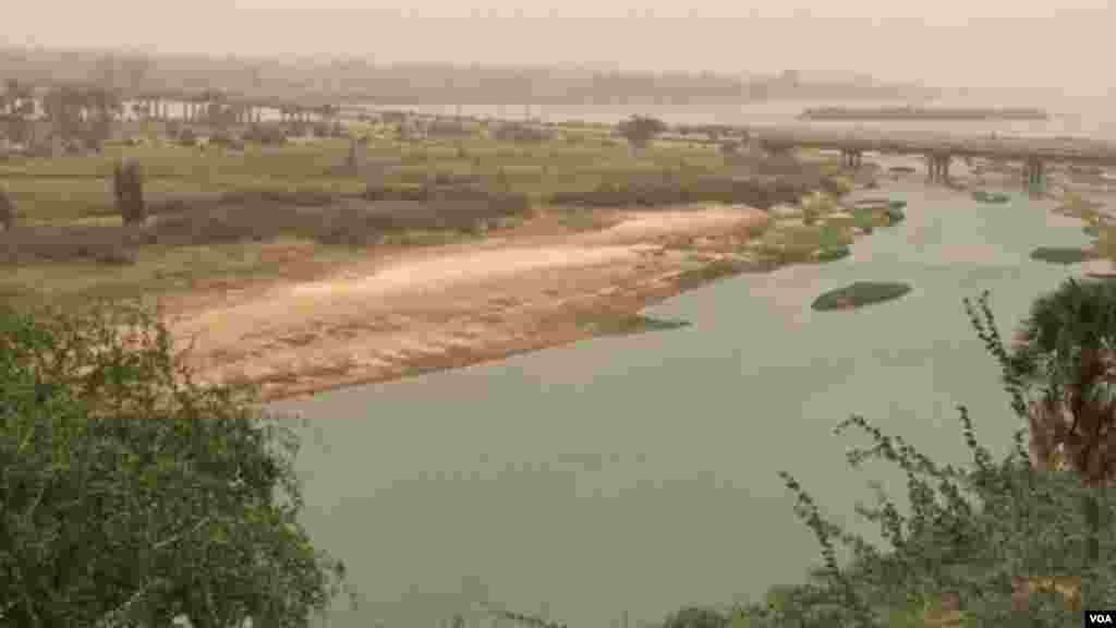 Le fleuve Niger à Niamey, Niger.