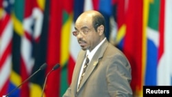 Ethiopia Prime Minister Meles Zenawi speaks at the 4th plenary session on African development at a Tokyo hotel, September 30, 2003.