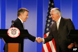 Colombia's President Juan Manuel Santos (L) shakes hands with U.S. Secretary of State Rex Tillerson during a joint press conference after a meeting at the presidential palace in Bogota, Colombia, Feb. 6, 2018.