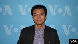 FILE - Sek Kosol, director of IKARE in Minnesota state is at VOA's headquarter in Washington DC, on Wednesday, June 22, 2016. (Ten Soksreinith/VOA Khmer) 