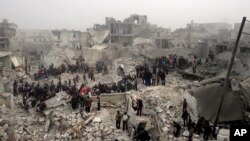 Neteweyên Yekbûyî radigihîne ku herî kêm 70,000 kes li Sûrîyê hatîne kuştin.