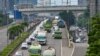 Lalu lintas Jakarta yang biasanya macet, kini terlihat lancar saat diberlakukannya pembatasan kegiatan masyarakat (PPKM) di tengah pandemi COVID-19, 10 Februari 2021. (Foto:BAY ISMOYO / AFP)