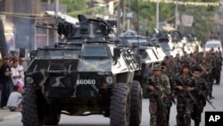 Pasukan pemerintah Filipina saat mengambil posisi di kota Zamboanga, Filipina Selatan, 10 September 2013 (Foto: dok). 