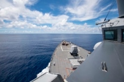 Tàu khu trục USS Ralph Johnson (DDG 114) hoạt động ở quần đảo Trường Sa hôm 14/07/2020. Photo by Mass Communication Specialist 3rd Class Anthony Collier