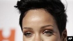 Rihanna's "Rude Boy" Still #1 on the Billboard 100 Chart