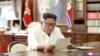 Severnokorejski lider Kim Džong Un čita pismo predsednika SAD Donalda Trampa, u Pjongjangu, Severna Koreja, na fotografiji koju je objavila severnokorejska Kojrejska centralna novinska agecija 22. juna 2019.