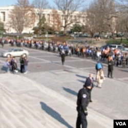 SAD: Bijeli karanfili na stepeništu Capitol Hilla