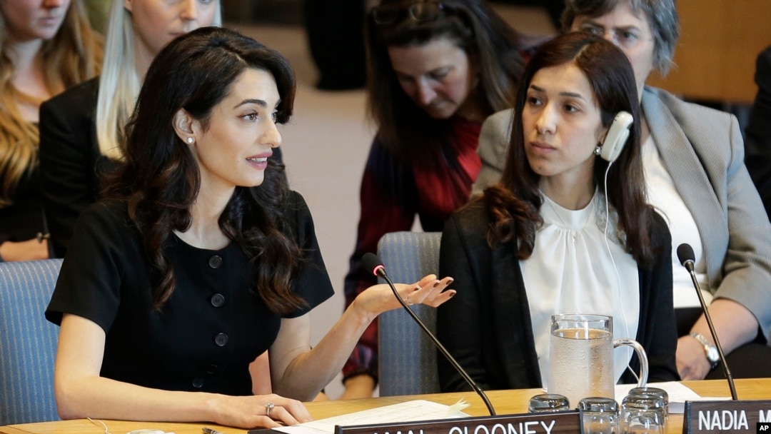 نادیە موراد، خاوەنی خەڵاتی نۆبڵ بۆ ئاشتی لەگەڵ پارێزەری مافەکانی مرۆڤ ئەمەل کلونی لە کۆبونەوەیەکی ئەنجومەنی ئاسایشی نەتەوە یەکگرتووەکان، 23 ی مانگی چواری ساڵی 2019