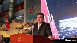 김정은 북한 국무위원장이 지난달 11일 평양에서 열린 국방발전 전람회 '자위-2021' 개막 연설을 하고 있다. 