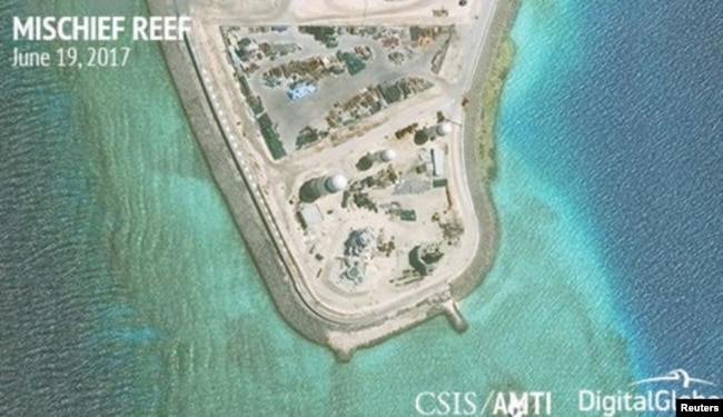 Công trình xây dựng của Trung Quốc trên Đá Vành Khăn thuộc quần đảo Trường Sa mà Việt Nam cũng có tuyên bố chủ quyền trên Biển Đông qua hình ảnh vệ tinh được CSIS công bố tháng 6/2017.