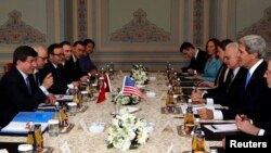 U.S. Secretary of State John Kerry meets with Turkey's Foreign Minister Ahmet Davutoglu at Ciragan Palace in Istanbul, April 7, 2013. 