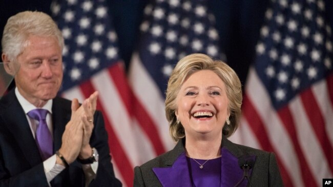 El paquete sospechoso enviado a la casa de la pareja Clinton fue interceptada antes de llegar a sus destinatarios.