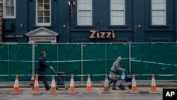 A police cordon and fence are placed outside a Zizzi restaurant near the area where former Russian double agent Sergei Skripal and his daughter were found critically ill following exposure to the Russian-developed nerve agent Novichok in Salisbury, England, March 13, 2018. 