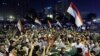 هزاران هوادار محمد مرسی ۱۲ اوت ۲۰۱۲ در میدان تحریر قاهره به سخنان او گوش می دهند
