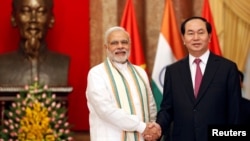 Tư liệu - Thủ tướng Ấn Độ Narendra Modi và Chủ tịch Việt Nam Trần Đại Quang trong Phủ Chủ tịch ở Hà Nội, ngày 3 tháng 9, 2016.