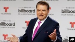En esta foto de archivo del 28 de abril de 2016, Don Francisco llega a los Latin Billboard Awards, en Coral Gables, Florida. (AP Photo / Alan Diaz, archivo). Telemundo anunció que el programa Don Francisco Te Invita terminará en diciembre, pero el conductor continuará trabajando con la cadena.