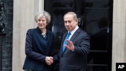 British Prime Minister Theresa May welcomes Israel's Prime Minister Benjamin Netanyahu to Downing Street, London, Feb. 6, 2017.
