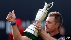Henrik Stenson of Sweden holds up the trophy to the crowd after winning the British Open Golf Championships at the Royal Troon Golf Club in Troon, Scotland, July 17, 2016.