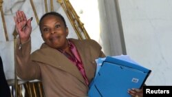 Umushikiranganji w'igihugu c'Ubufaransa ajejwe ubutungane Christiane Taubira, ariko aramutsa abamenyeshamakuru I Paris kw'igenekerezo rya 12 ry'ukwezi kwa gatatu mu mwaka w'2014